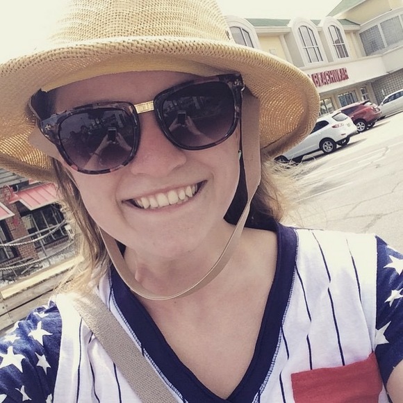 Meet your Posher, Ella - Picture 1 of 1